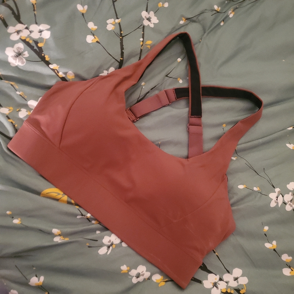 Lolë convertible sports bra top